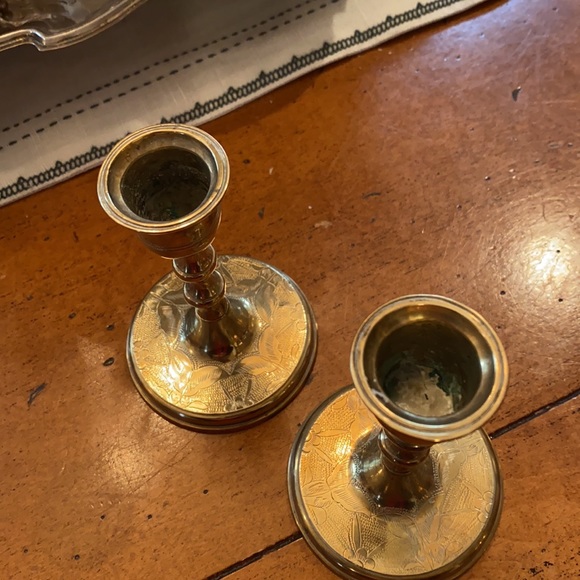 REAL BRASS CANDLE HOLDERS 2 WITH INTRICATE PATTERN AT BASE❤️ - Picture 5 of 6